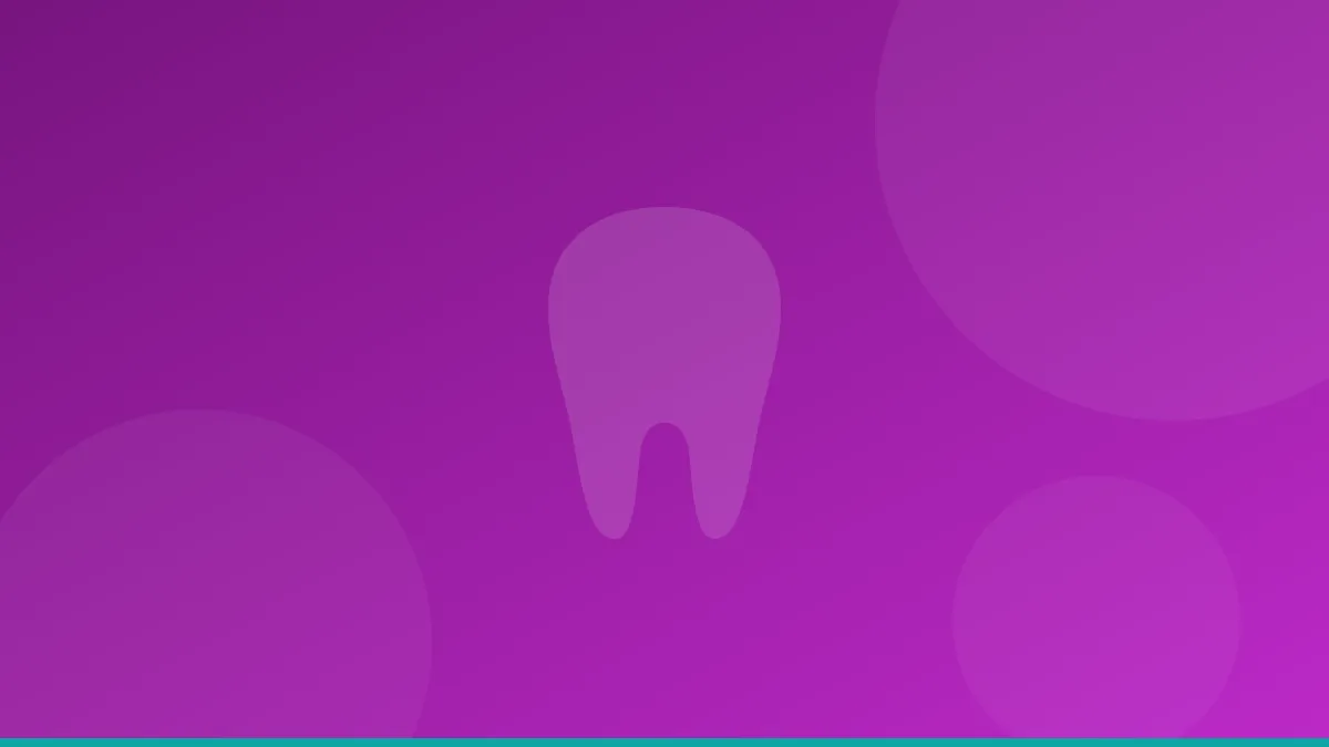 Coroană dentară din zirconiu pe un model dentar la clinica Bident din Chișinău